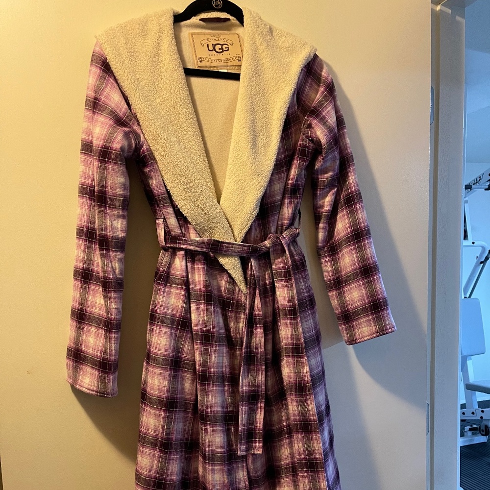 EUC UGG bathrobe